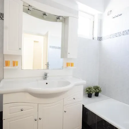 Renovated 3 Bedroom With Acropolis View * Афины