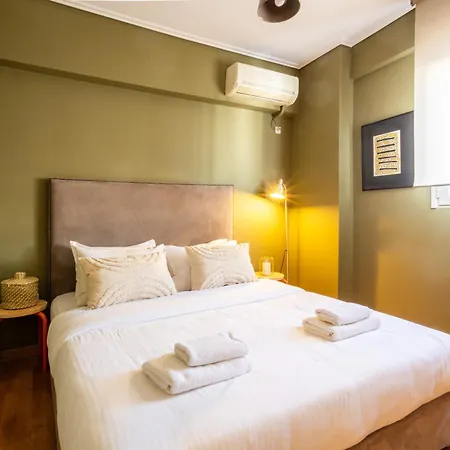 Renovated 3 Bedroom With Acropolis View Apartment